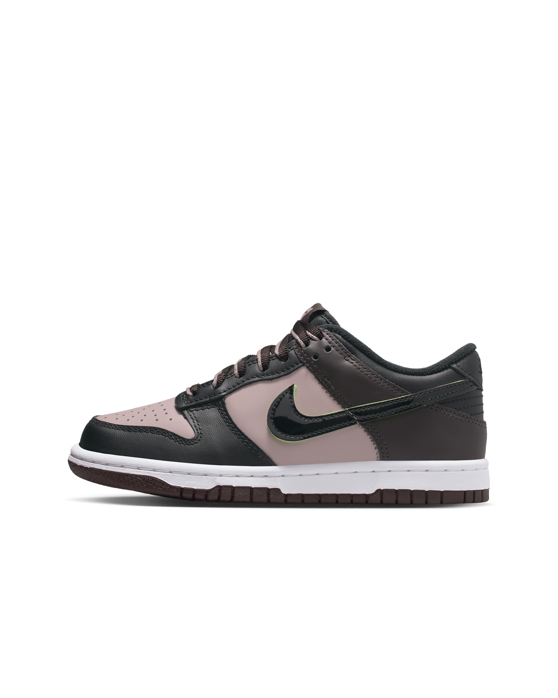 Nike Dunk Low SE Older Kids' Shoes. Nike SG